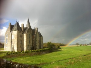 Un double arc en ciel au château de Bourgon!