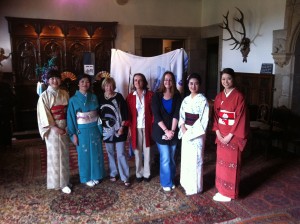 Kaori, Masako, Odette, Elisabeth (l'interpète), invitée, Yöko, Maï