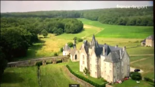 Vidéo du château de Bourgon lors du Tour de France 2018 et histoire