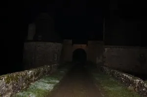 La nuit et le silence sont à nous... La nuit et le silence sont à nous...