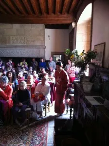 Assemblée paisible attendant le thé servi par Maï! Assemblée paisible attendant le thé servi par Maï!
